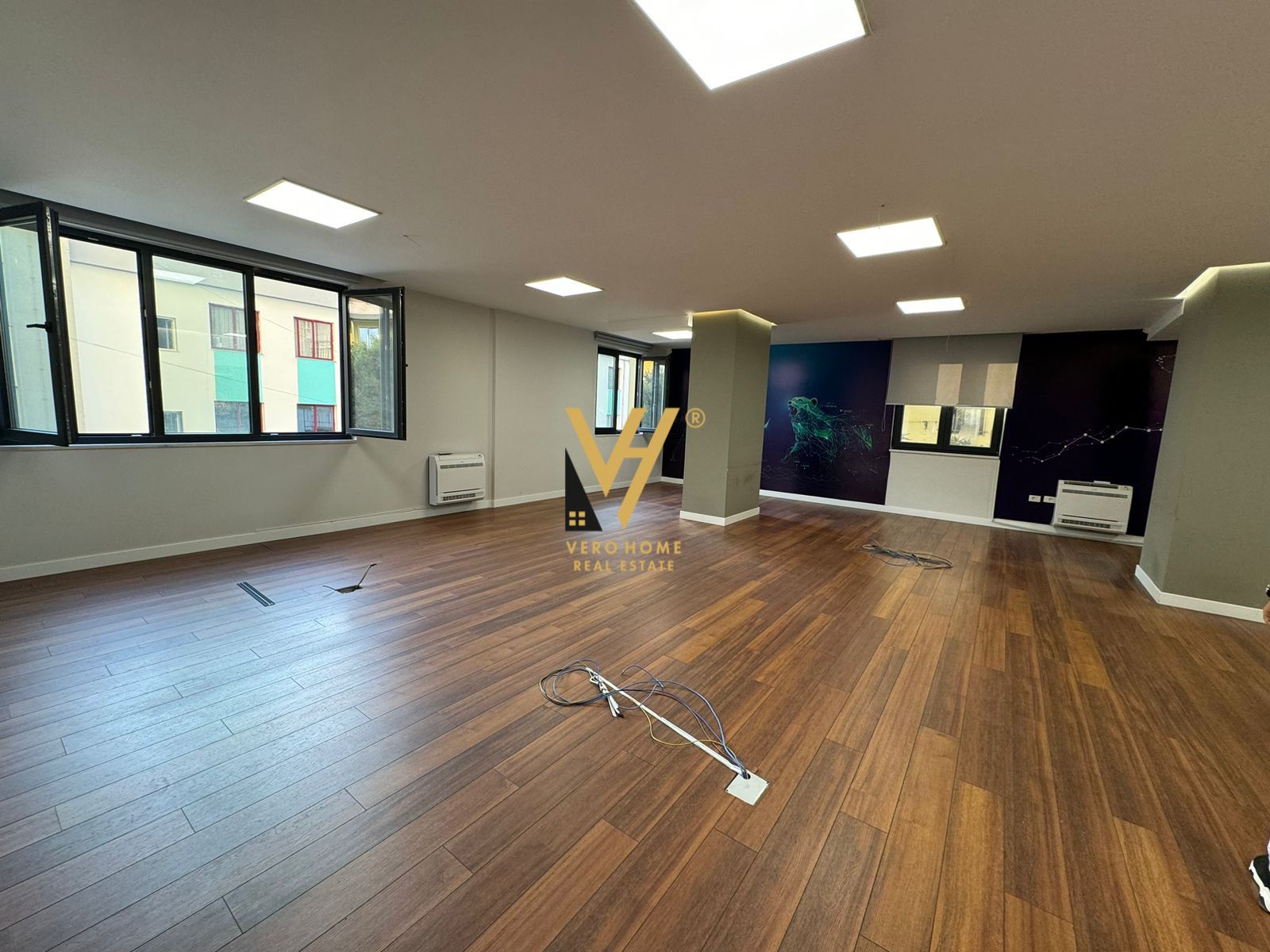 JEPET ZYRE 150 M2 ME QERA TEK SHALLVARET 1.500 EUR