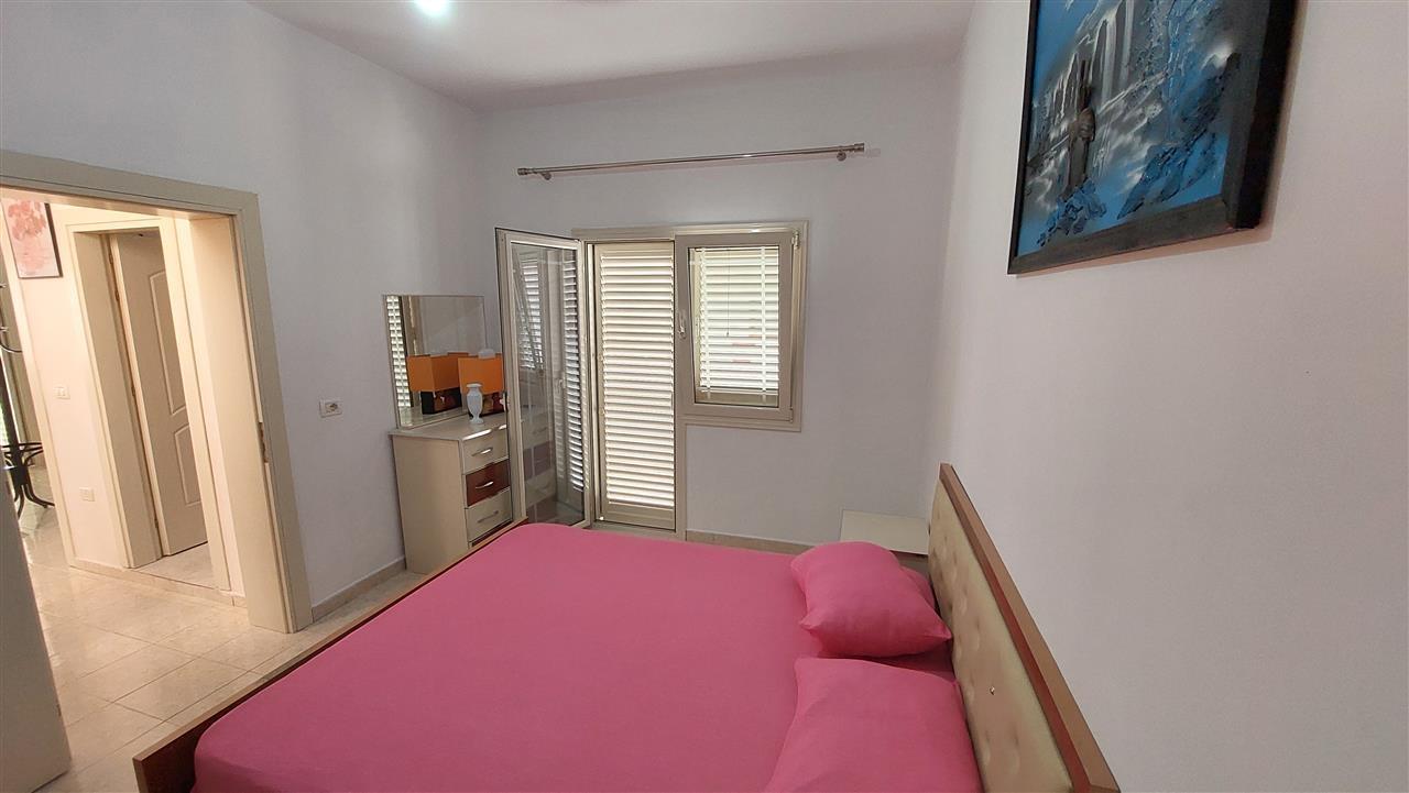 Shtëpi(vilë) tre katëshe me qera