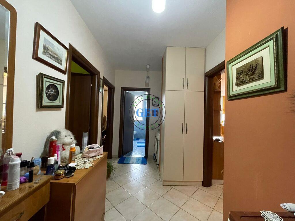 Shitet, Apartament 2+1, Prane Stadiumit, Durres!