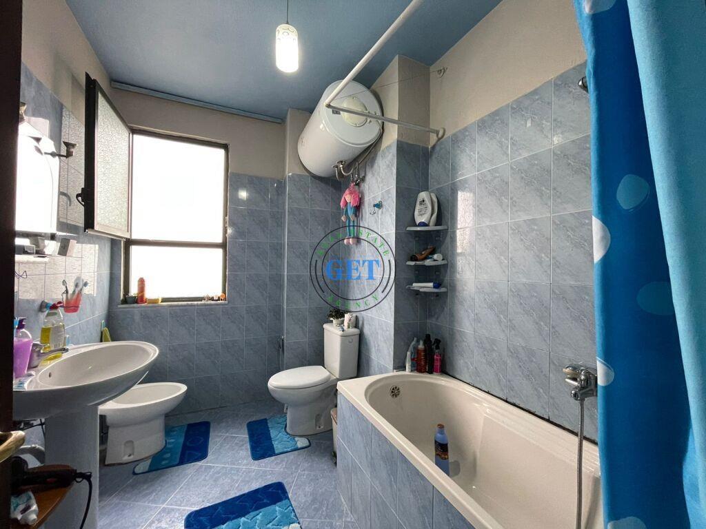 Shitet, Apartament 2+1, Prane Stadiumit, Durres!