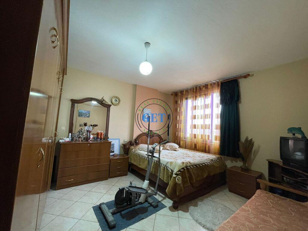 Shitet, Apartament 2+1, Prane Stadiumit, Durres!