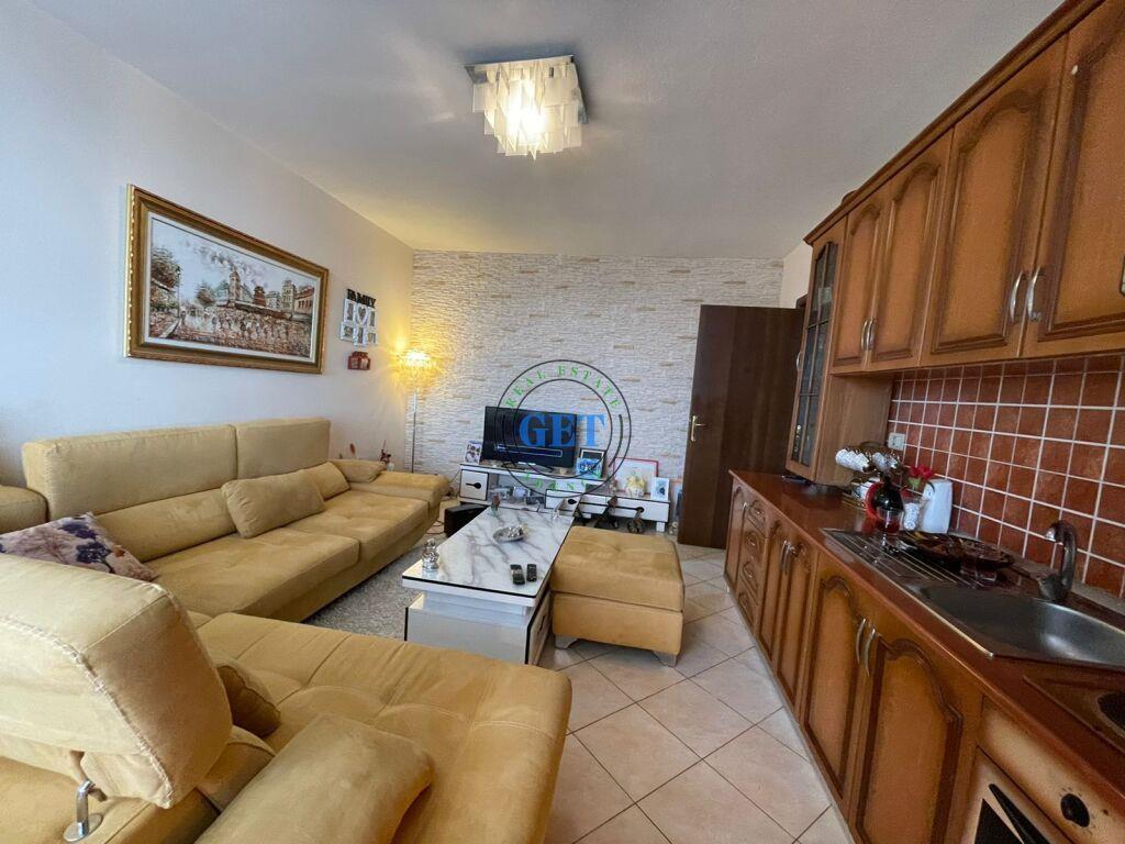 Shitet, Apartament 2+1, Prane Stadiumit, Durres!