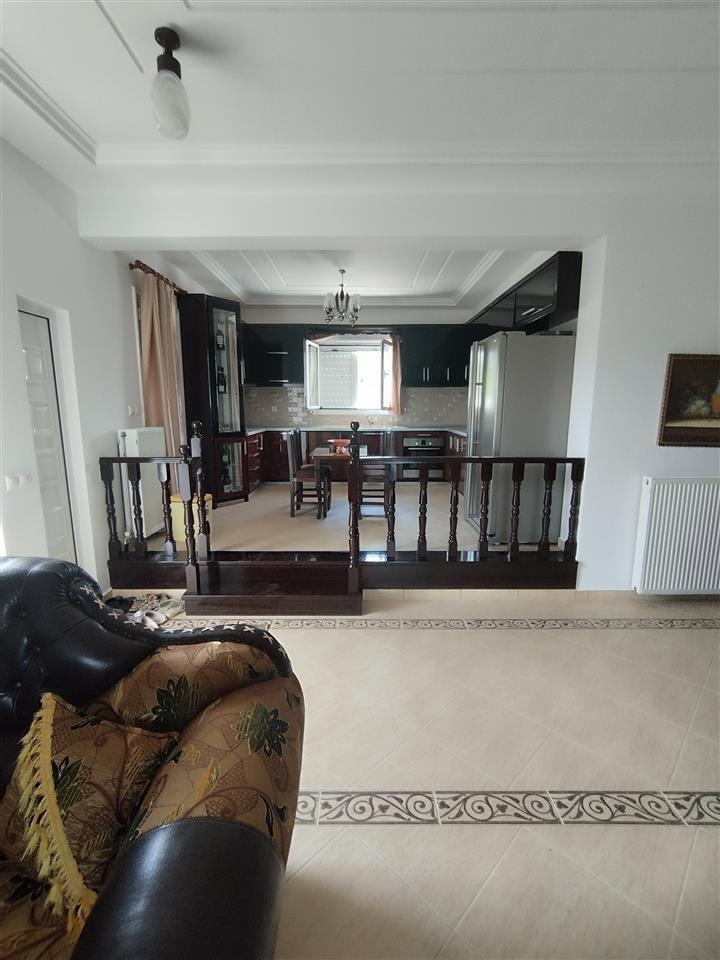 Shitet vila 2 kateshe ne lagjen 1 Maj koder Fier