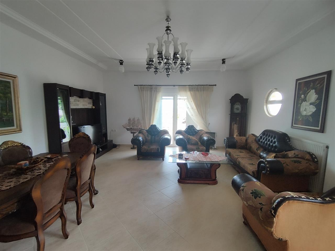 Shitet vila 2 kateshe ne lagjen 1 Maj koder Fier