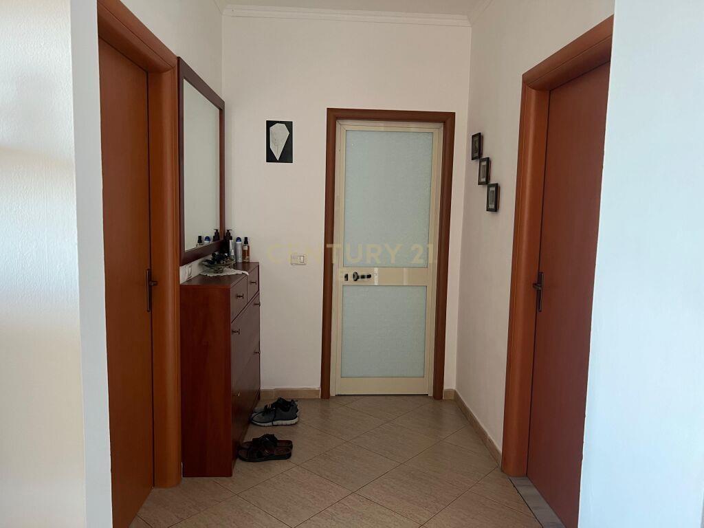 Shitet | Apartament 2+1+2 Qendra e Durresit 116 000 €