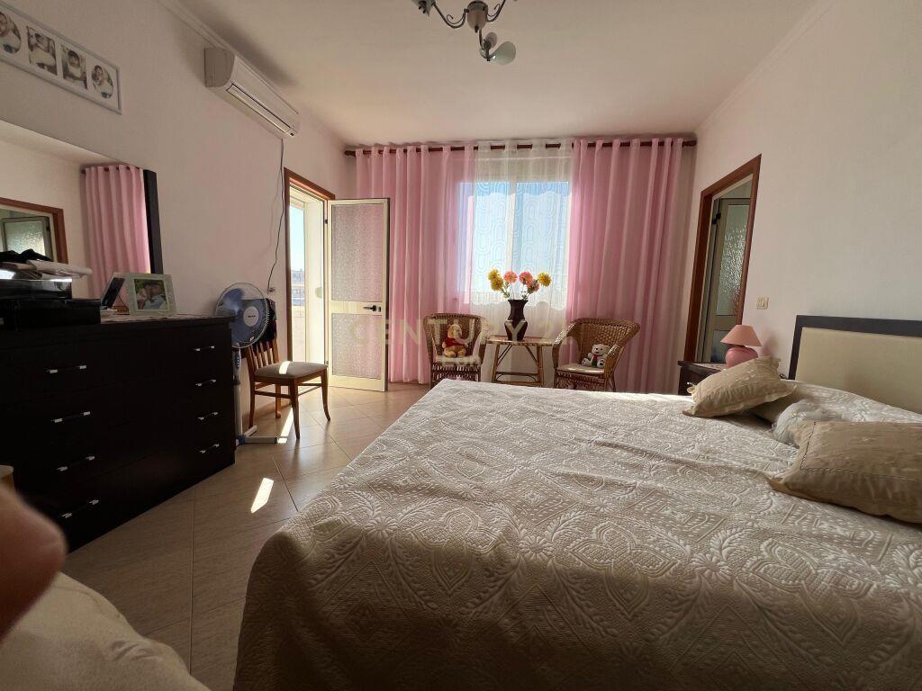 Shitet | Apartament 2+1+2 Qendra e Durresit 116 000 €