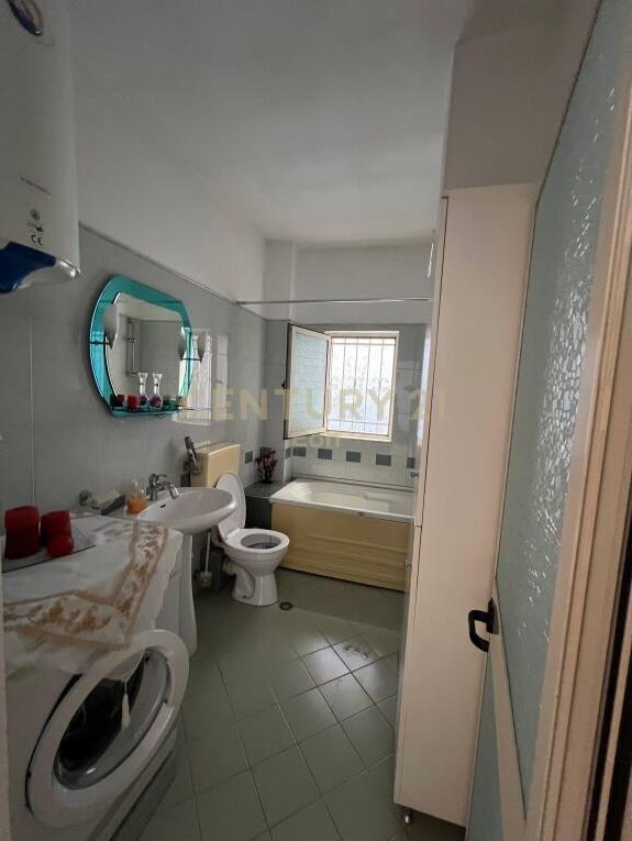 Shitet | Apartament 2+1+2 Qendra e Durresit 116 000 €