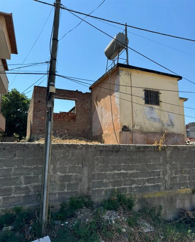 Kavaje,truall +plus shtepi te vjeter afer shkolles “Rilindja