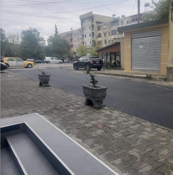 700€ m2 Lokal 119.5m2 ME TAPI 10dit