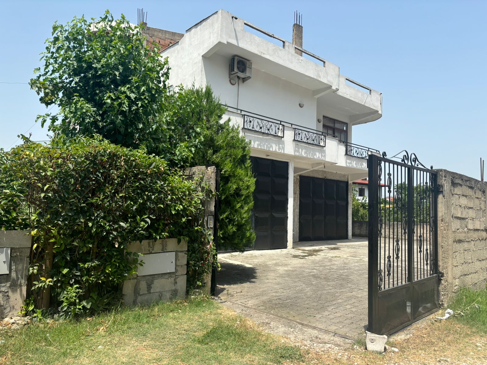 Shitet vila 2-3 kateshe ne Berat – Hyrje te Qyteti