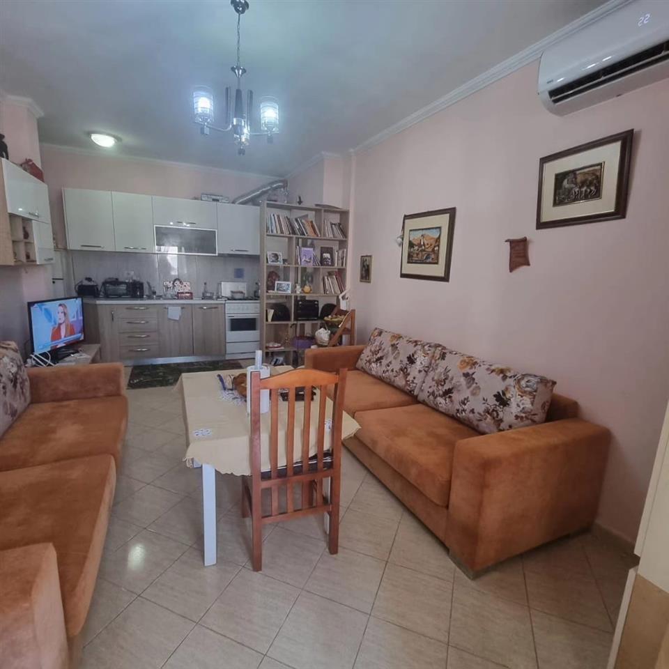 shitet garsoniere Golem