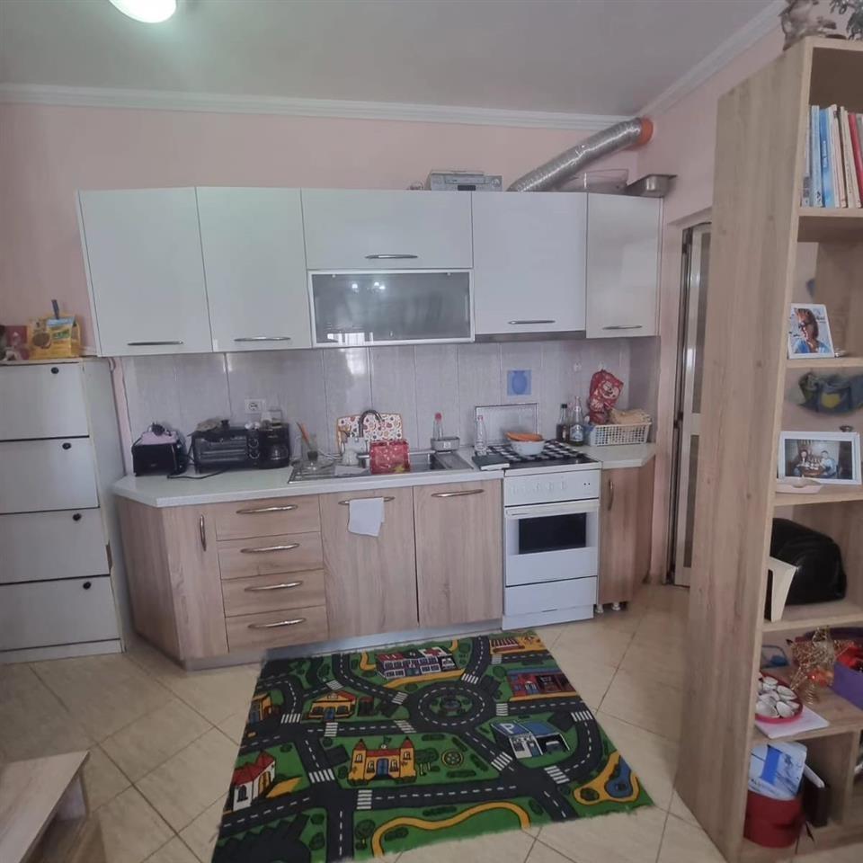 shitet garsoniere Golem