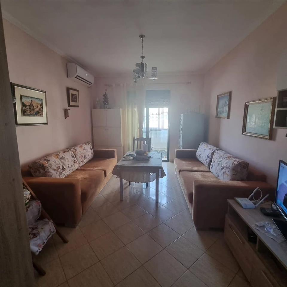 shitet garsoniere Golem