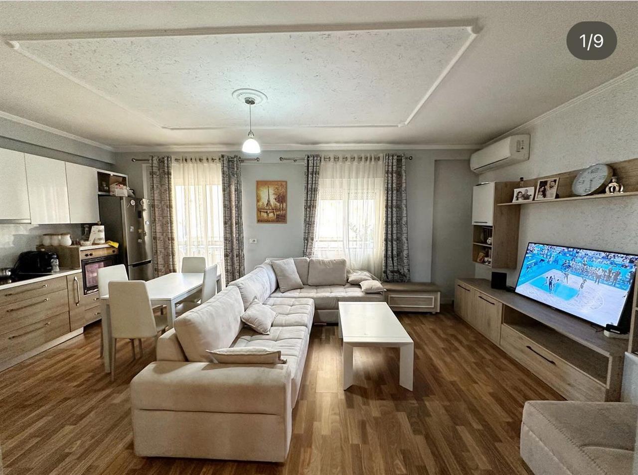 Shitet shtepi 2+1+1 me 2 ballkone 103 m2 drit natyrale