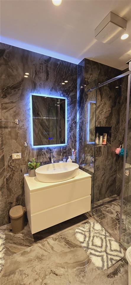 Shitet 2+1 apartament super i areduar