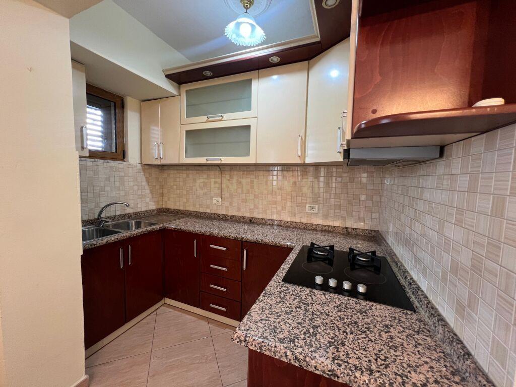 Shitet Apartament 2+1 Qendra e Durresit 94 000 €