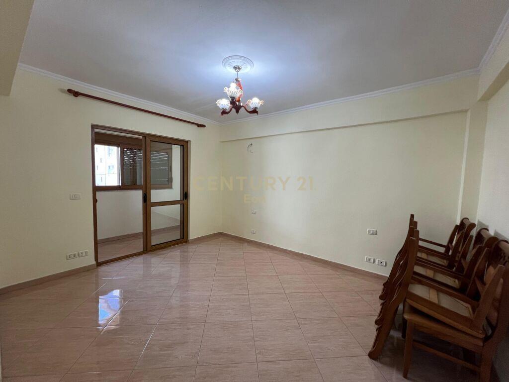Shitet Apartament 2+1 Qendra e Durresit 94 000 €