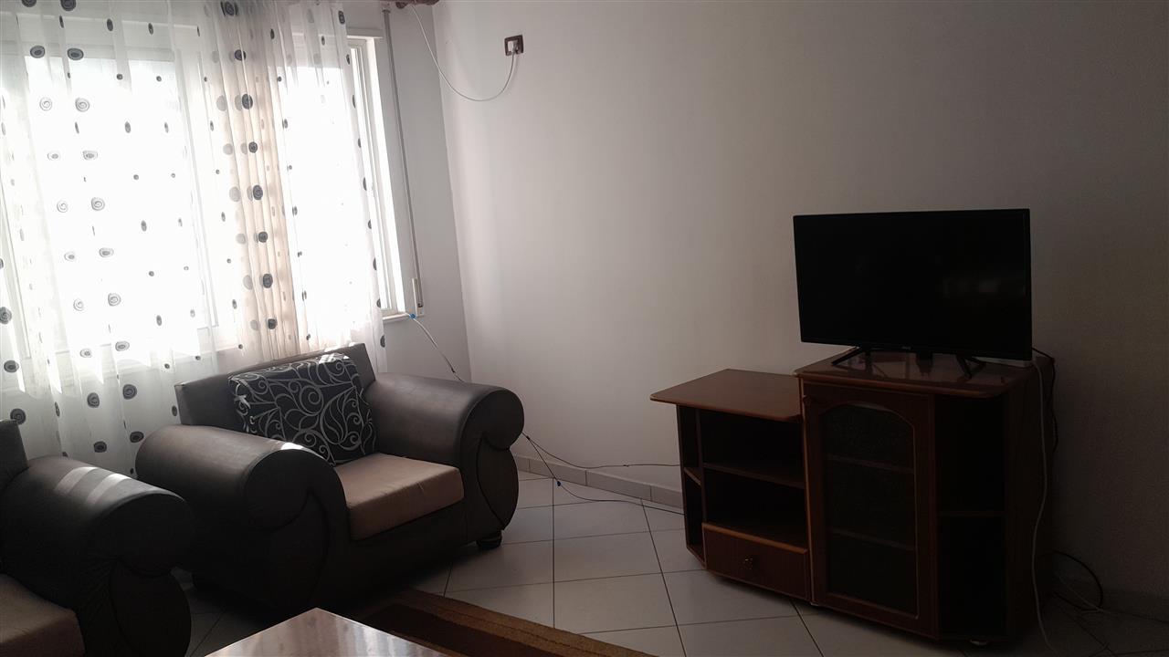 JEPET ME QERA APARTAMENT 2+1 NE QENDER
