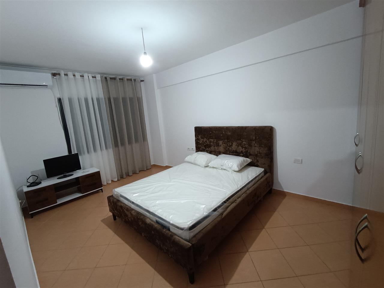 21 dhjetori 2+1 me qera e mobiluar 0694789111