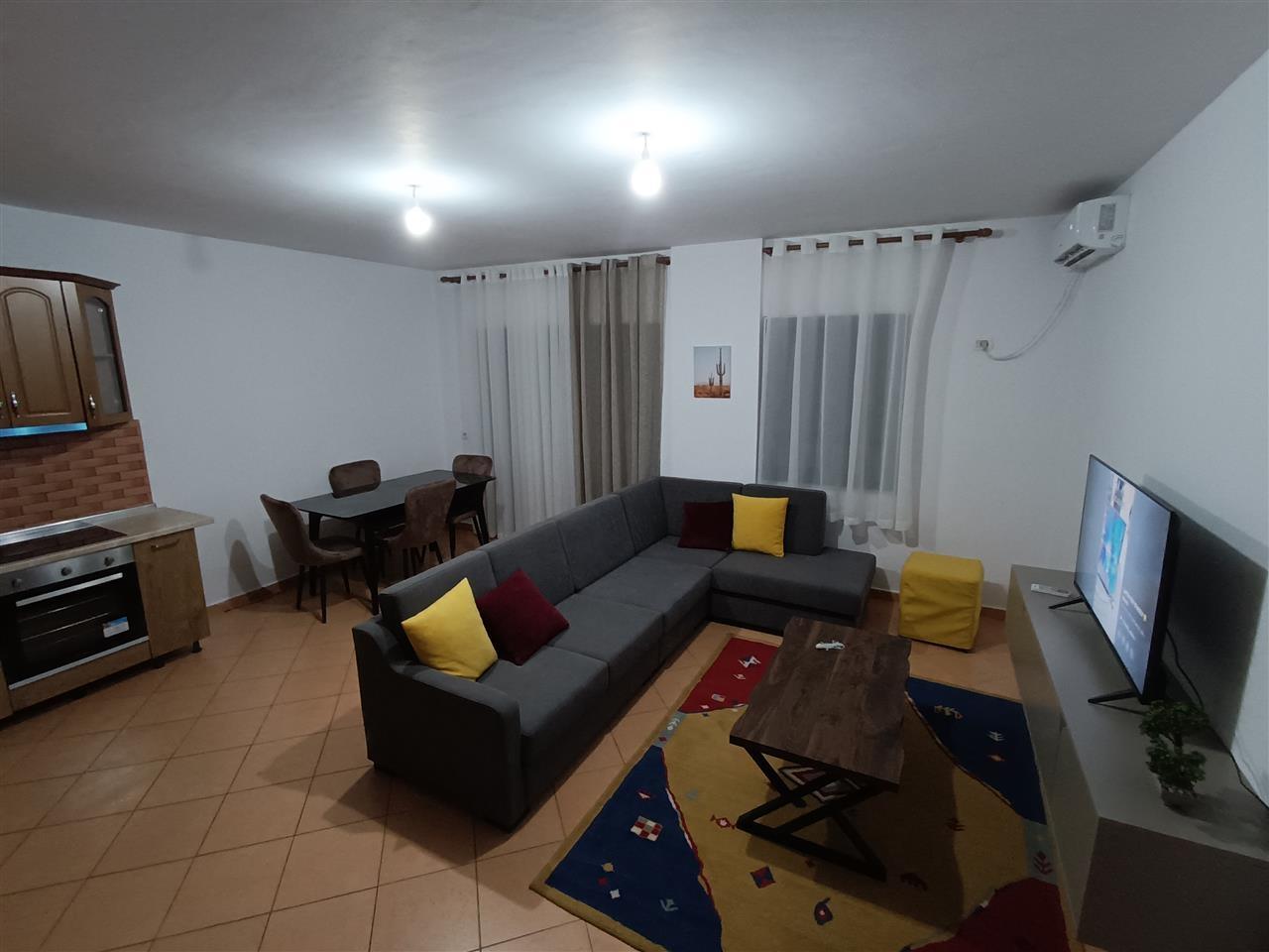 21 dhjetori 2+1 me qera e mobiluar 0694789111