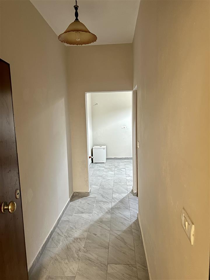 SHITET GARSONIERE TEK SHKEMBI KAVAJES !