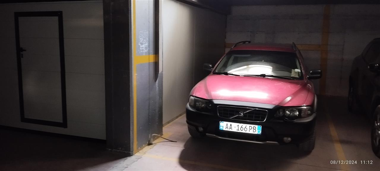 Shitet garazhd tek Bulevardi Gjergj Fishta