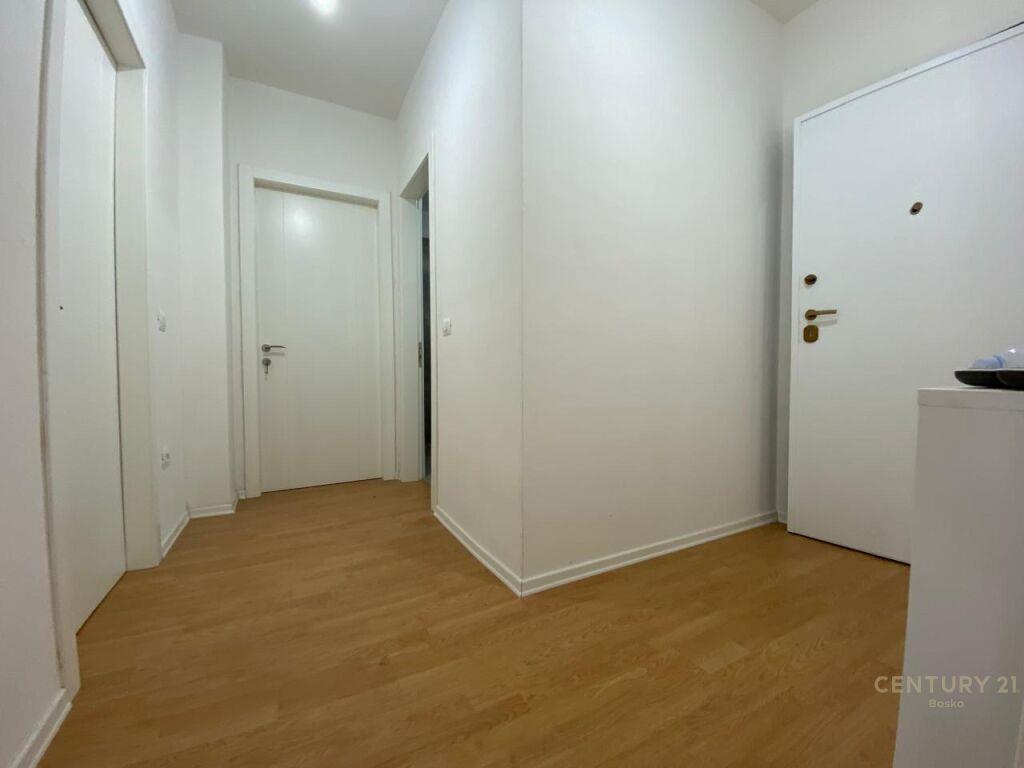 ME QIRA APARTAMENT 2+1 ME POST PARKIMI PER ZYRA PRANE RRUGES