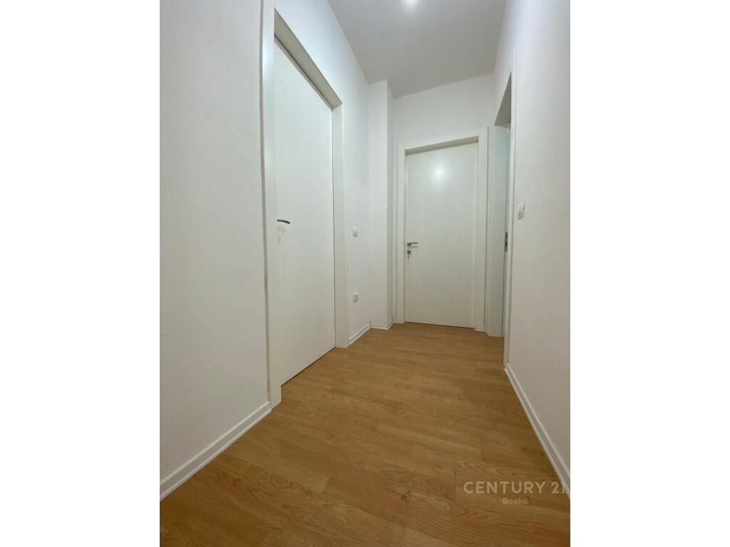 ME QIRA APARTAMENT 2+1 ME POST PARKIMI PER ZYRA PRANE RRUGES