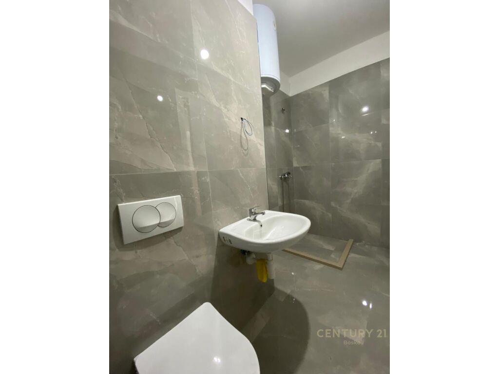 ME QIRA APARTAMENT 2+1 ME POST PARKIMI PER ZYRA PRANE RRUGES