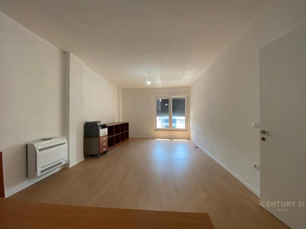 ME QIRA APARTAMENT 2+1 ME POST PARKIMI PER ZYRA PRANE RRUGES