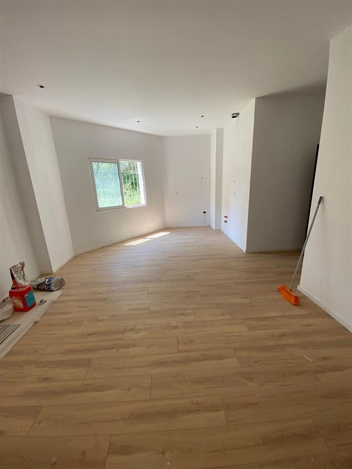 Shitet, Apartament 2+1, Fresku, Tiranë