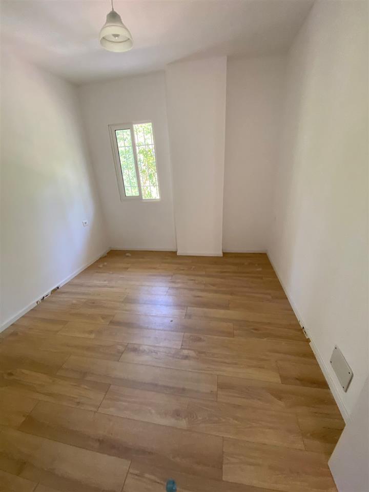 Shitet, Apartament 2+1, Fresku, Tiranë