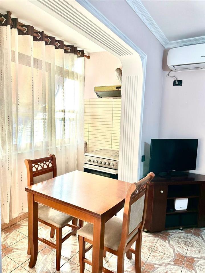 Jepet me qera apartament 1+1 tek ish-restorant Durresi