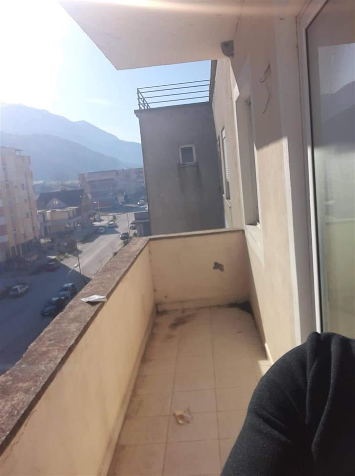 Shitet Apartament Qender Permet