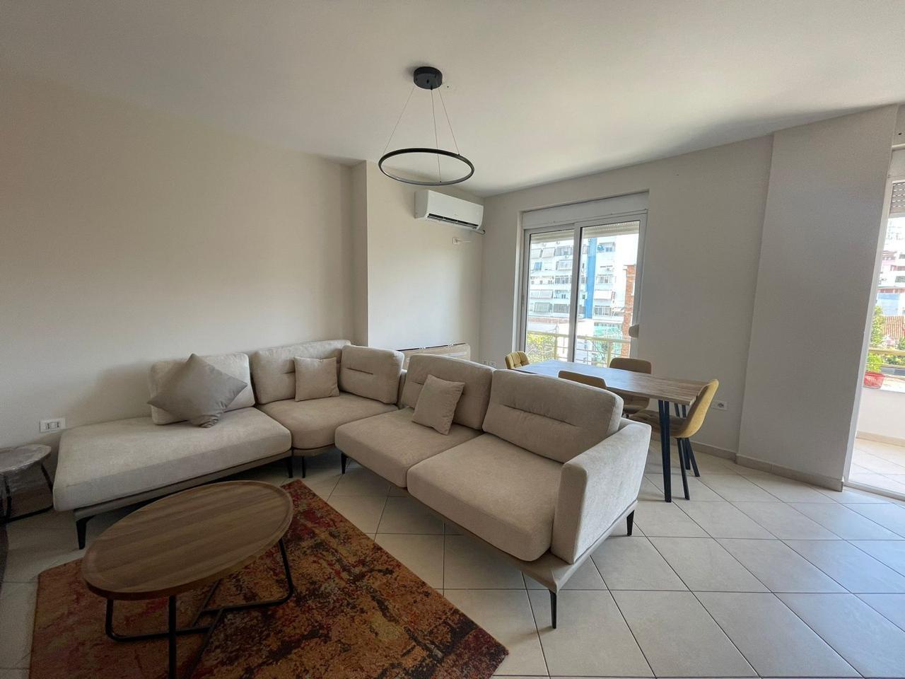 Apartament 2+1+2 me qera ne rrugen e Kavajes