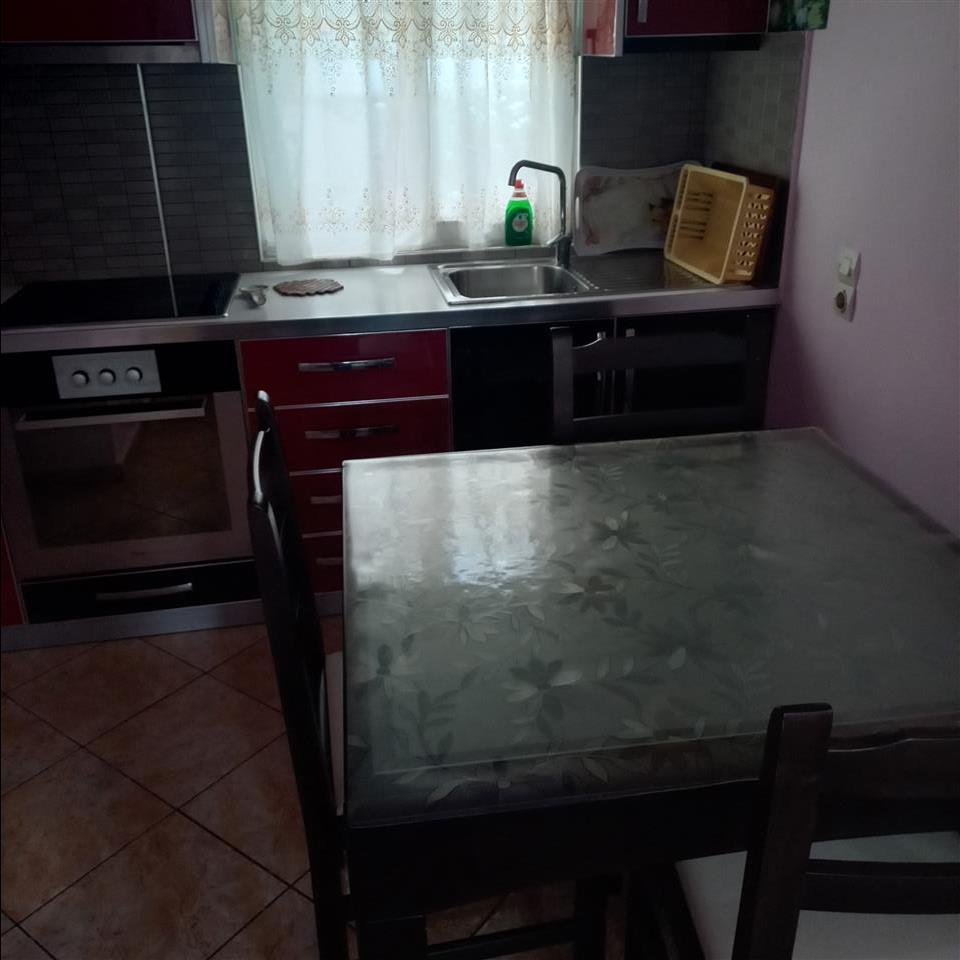 Dhoma plazhi Himare tel 0682282799