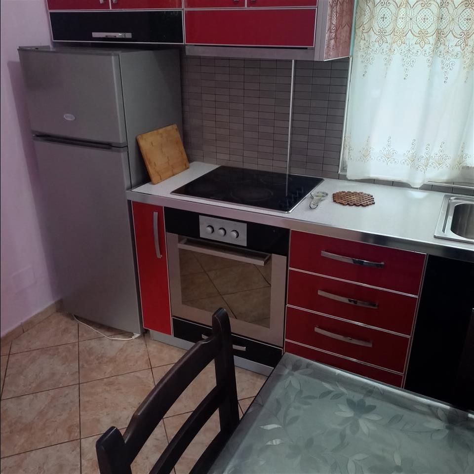 Dhoma plazhi Himare tel 0682282799