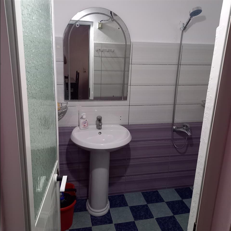 Dhoma plazhi Himare tel 0682282799