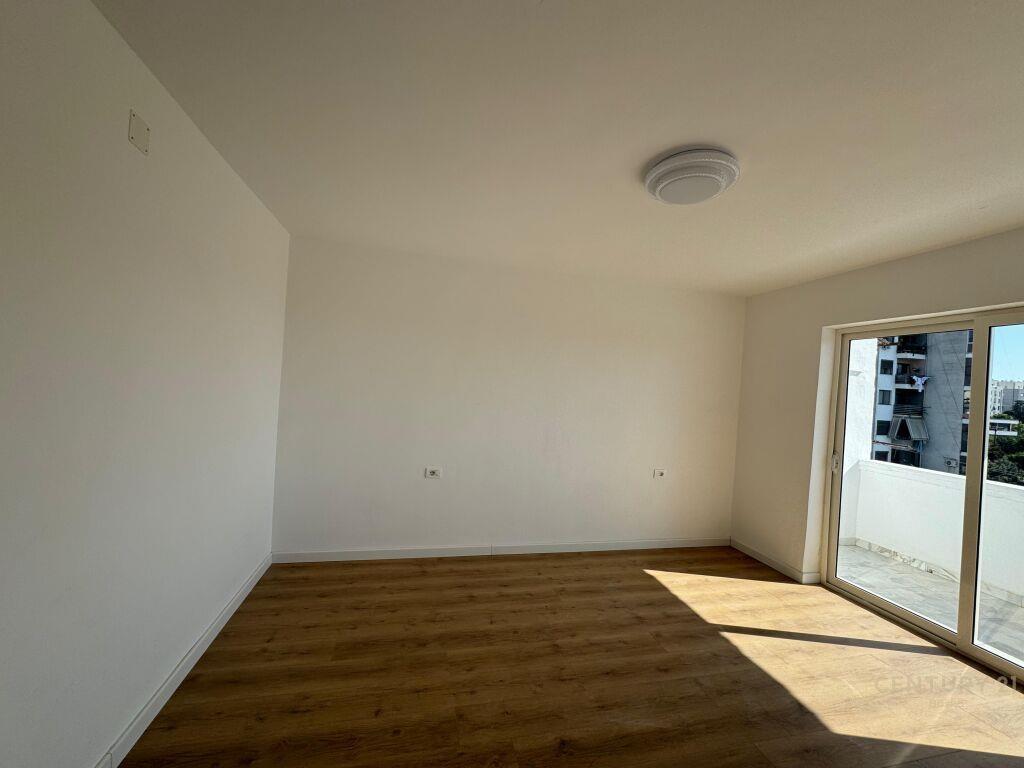 Shitet | Apartament 1+1 | Rruga e Dibrës | € 85 000 | 103m²
