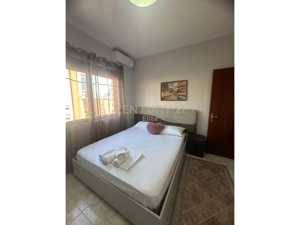 Qira Apartament 2+1+2 Blloku 1000 € 109 m²