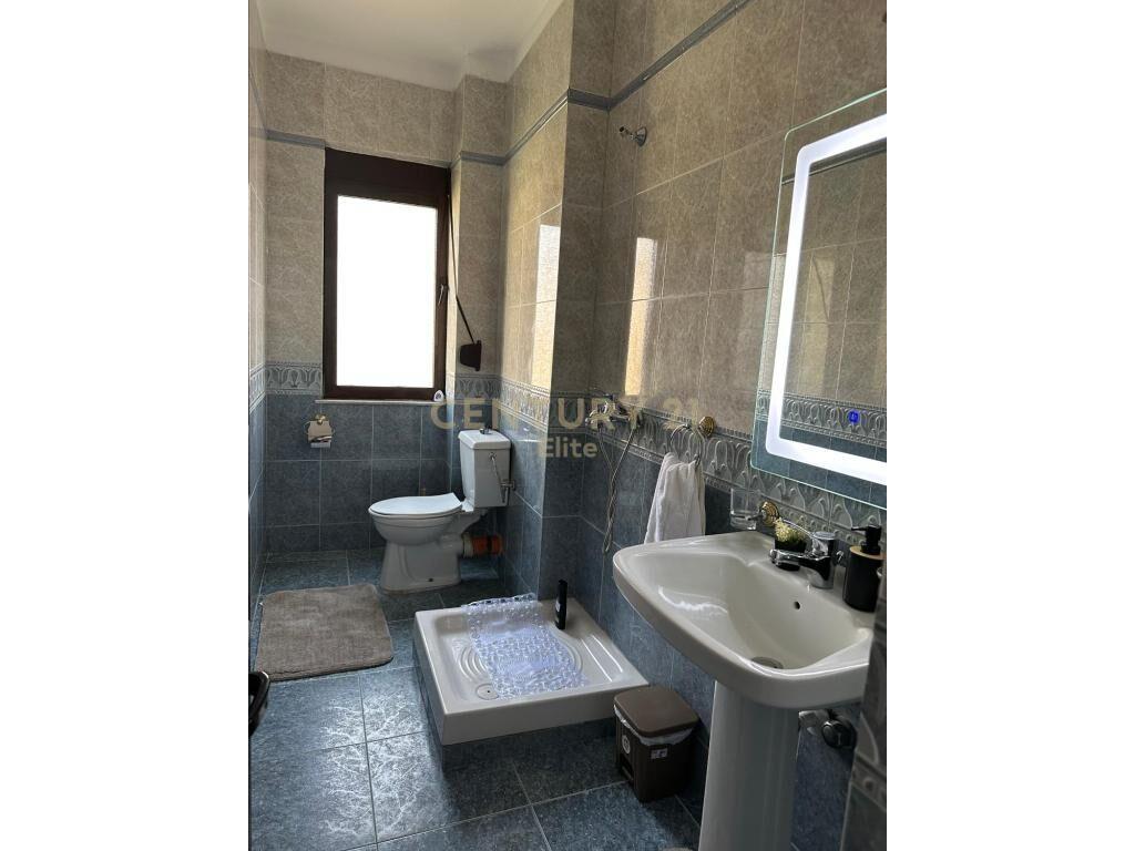 Qira Apartament 2+1+2 Blloku 1000 € 109 m²