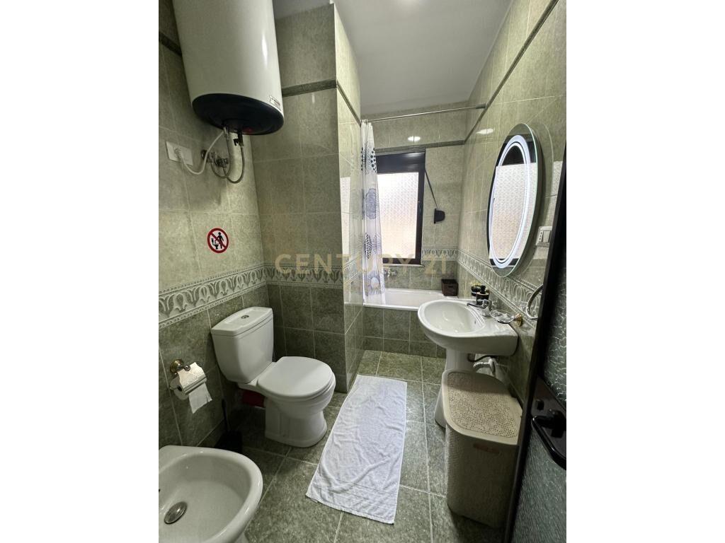 Qira Apartament 2+1+2 Blloku 1000 € 109 m²