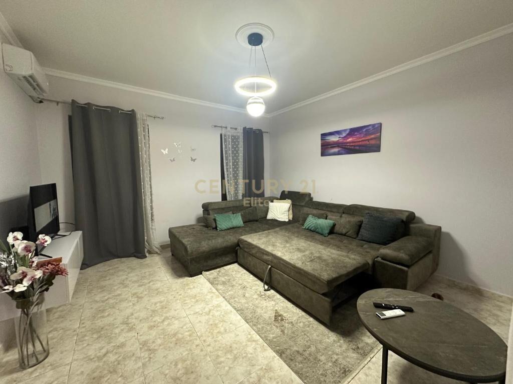 Qira Apartament 2+1+2 Blloku 1000 € 109 m²