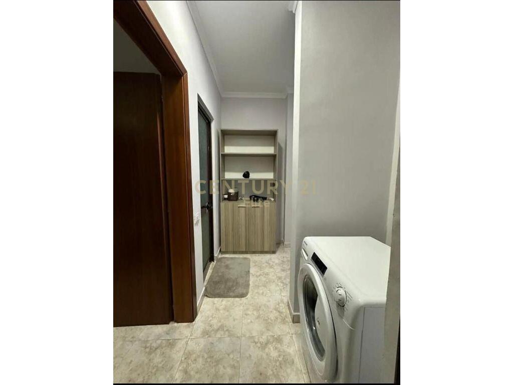 Qira Apartament 2+1+2 Blloku 1000 € 109 m²