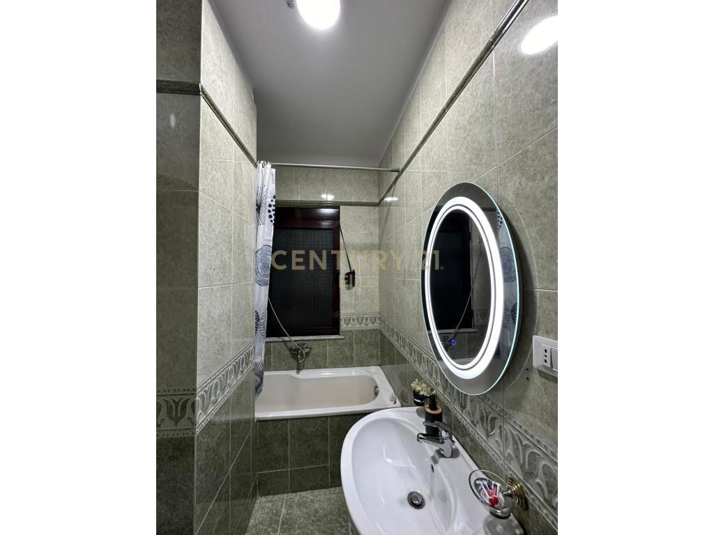 Qira Apartament 2+1+2 Blloku 1000 € 109 m²