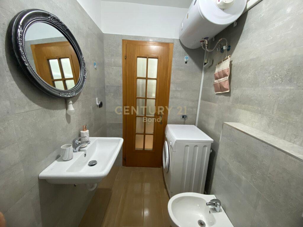 Qira Apartamenti 3+1+2 700 € 21 Dhjetori