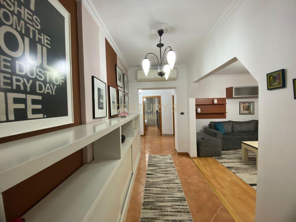 Qira Apartamenti 3+1+2 700 € 21 Dhjetori