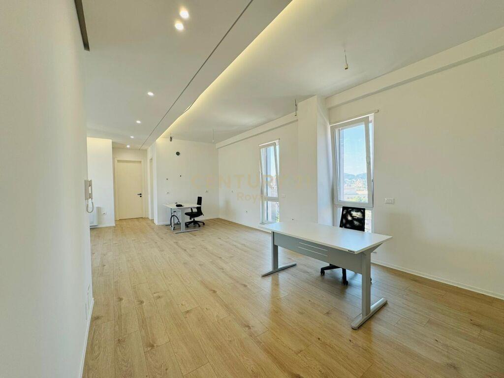 Qira Apartament 2+1+2 2000 € 9 Kateshet 140 m²