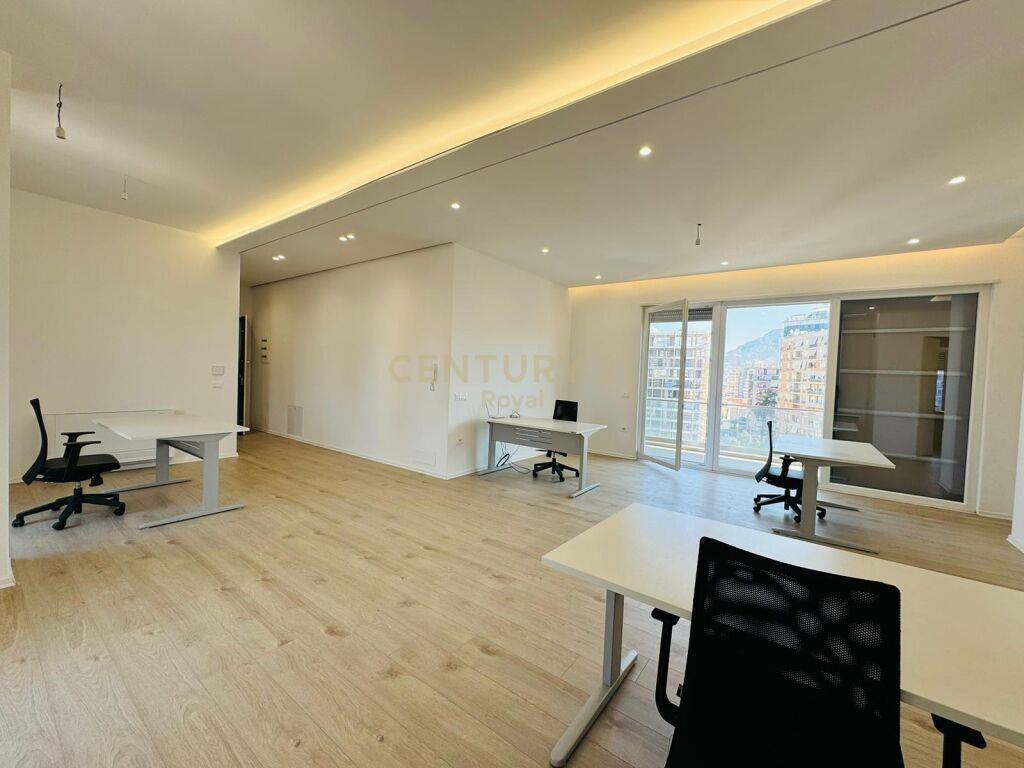 Qira Apartament 2+1+2 2000 € 9 Kateshet 140 m²