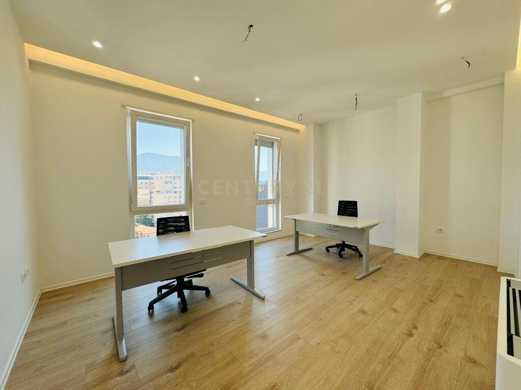 Qira Apartament 2+1+2 2000 € 9 Kateshet 140 m²